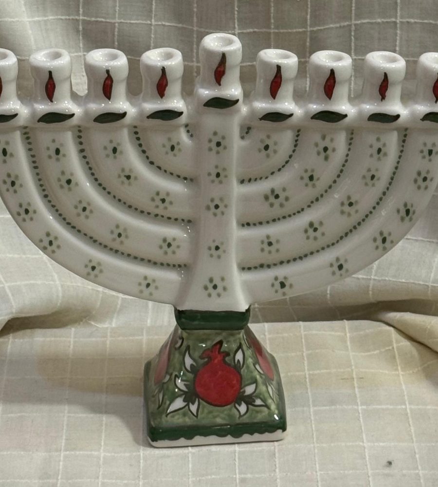Judaica_hanukia_1