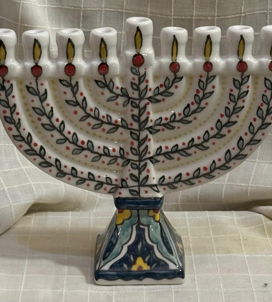 Judaica_hanukia_3