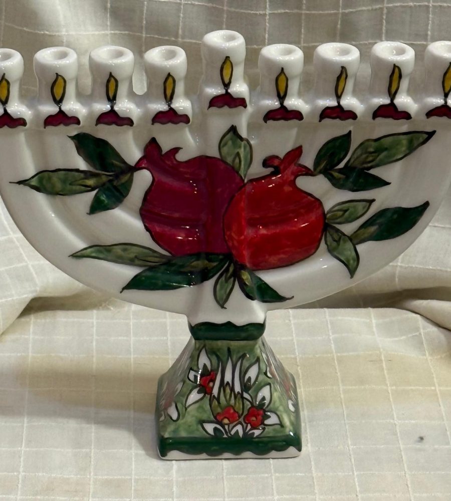 Judaica_hanukia_2